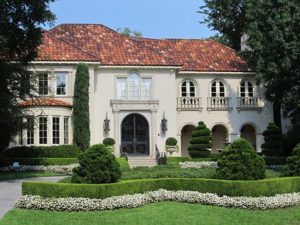 mansion-beautiful yard